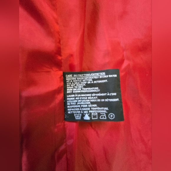 Cherry Red Trench Coat 16P – Street Style • City Walks • Lightweight Raincoat - Picture 9 of 11